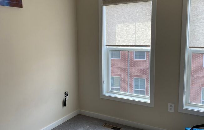 Spacious 3 Bedroom Townhouse in Silver Spring!