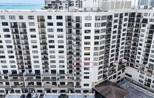 1 bed, 1.5 baths, $3,100, Unit # 916
