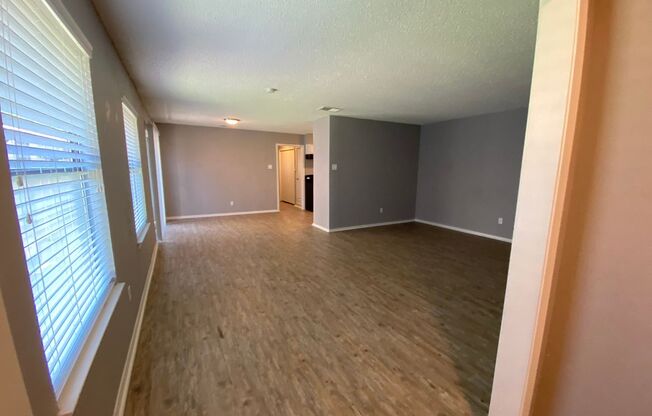 2 beds, 1 bath, 996 sqft, $1,225