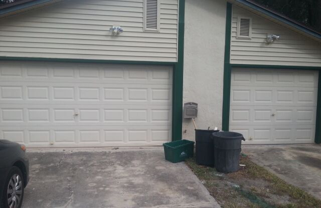 3 Bedroom 2 Bath Duplex in Winter Park For RENT!