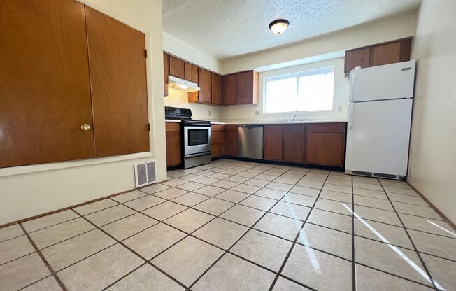 2 beds, 1.5 baths, 948 sqft, $1,045, Unit Unit 21
