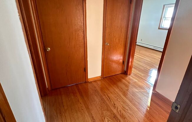 2 beds, 1 bath, 903 sqft, $1,290, Unit D-2