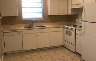 2 beds, 1 bath, 1,040 sqft, $1,295, Unit 324