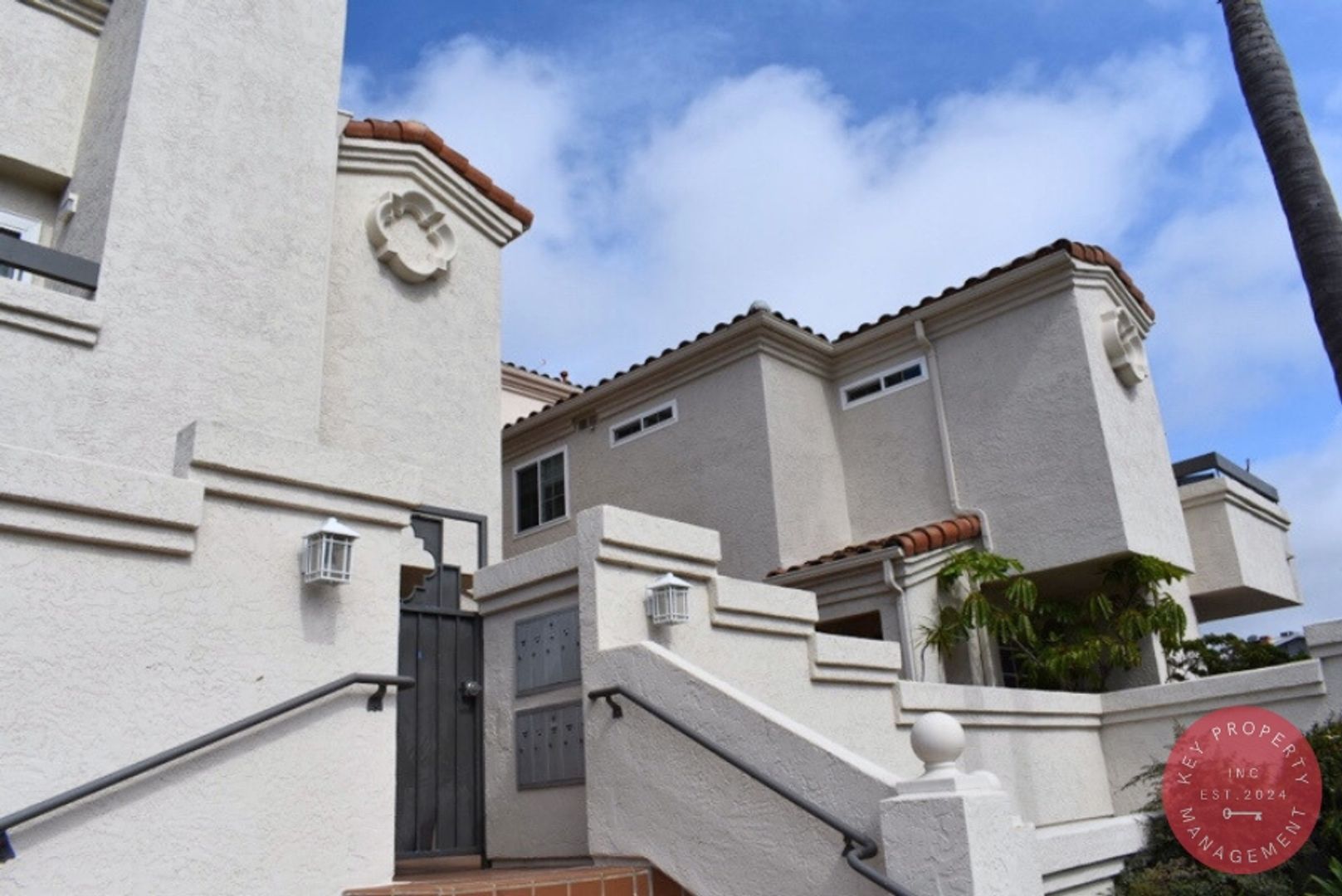 Charming 3-Bedroom Condo in the Heart of La Jolla – A Must-See!