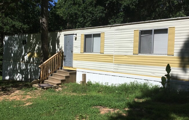 Two Bedroom 1.5 bathroom Mobile Home in Catawba!