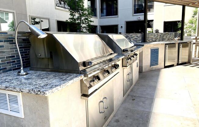 Courtyard with Grilling Stations