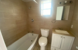 2 beds, 1 bath, $1,800, Unit 102