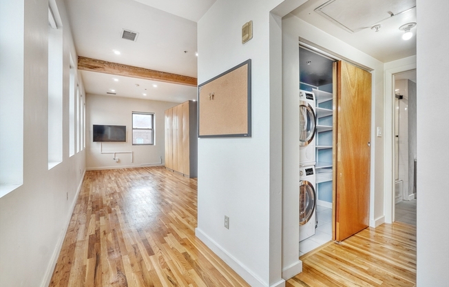 Studio, 1 bath, 670 sqft, $2,100, Unit 13