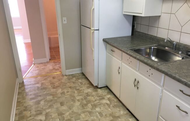 1 bed, 1 bath, 675 sqft, $750, Unit Apt 4