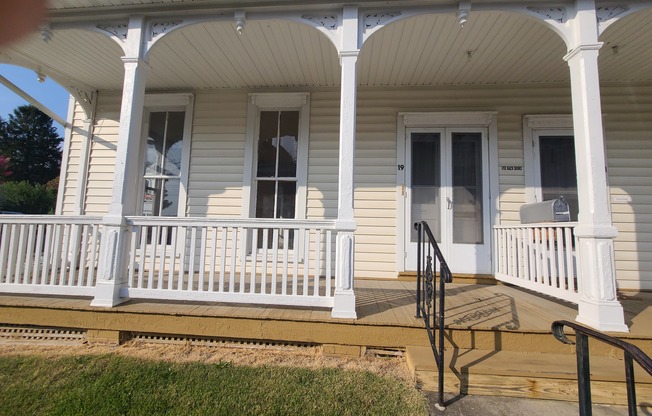 19 E North St