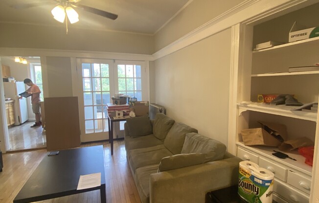 3 beds, 1 bath, $4,200, Unit 4