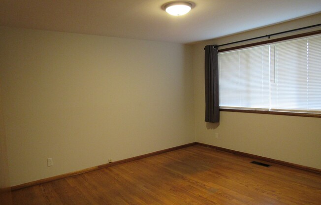 3 beds, 1 bath, $2,750