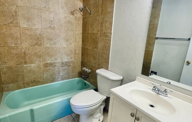 2 beds, 1 bath, 800 sqft, $850, Unit 4