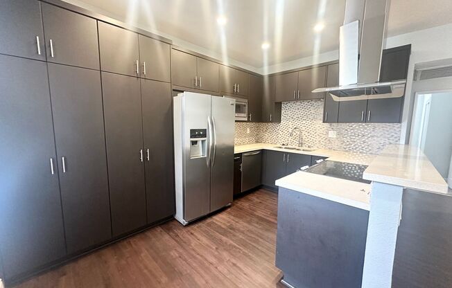 2 beds, 2 baths, 850 sqft, $2,775, Unit 215