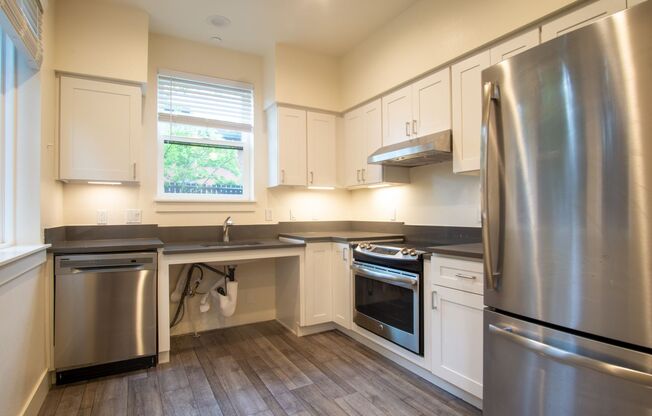 302 - 8015 N Oswego
