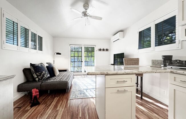 Fully Furnished Kailua Studio Close to Beach with A/C