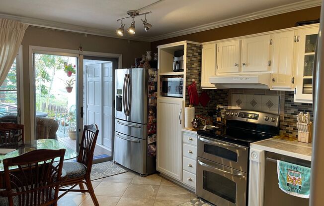 2 beds, 1 bath, $2,800, Unit Unit #D