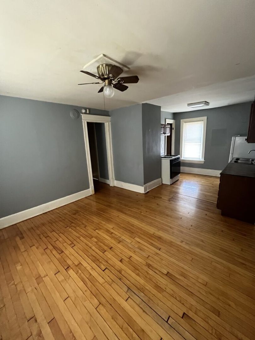 Charming 2-Bedroom Gem in the Heart of Milwaukee’s East Side