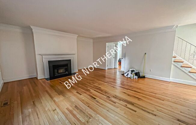 1325 N LYNNBROOK DR