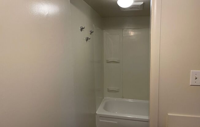 2 beds, 1 bath, $2,250