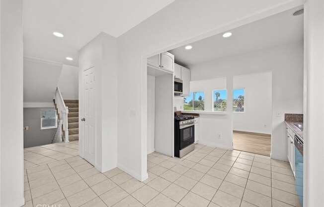 554 BONITA ST
