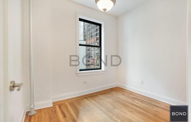 3 beds, 1 bath, $5,995, Unit 903