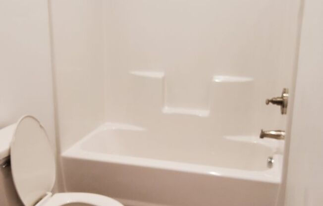 2 beds, 2 baths, $1,295, Unit Unit 3-A