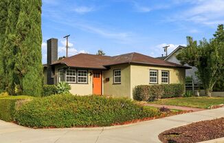 3 beds, 1.5 baths, $4,300