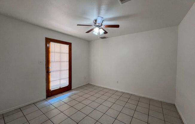 2 beds, 1 bath, 950 sqft, $1,295, Unit 4220-05