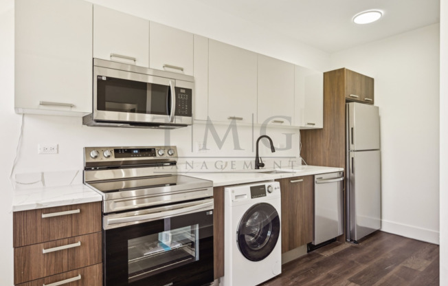 2 beds, 1 bath, $2,295, Unit 1555 - 408