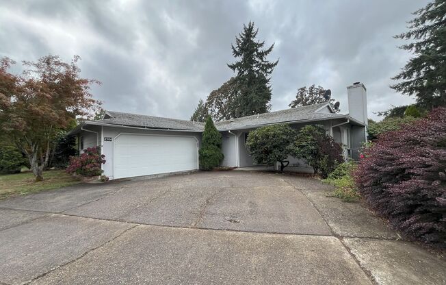 Single level 3 bed, 2 bath home in Hillsboro! Pet friendly! Garage & fenced yard! Large lot! Covered patio and Washer/Dryer hookups!