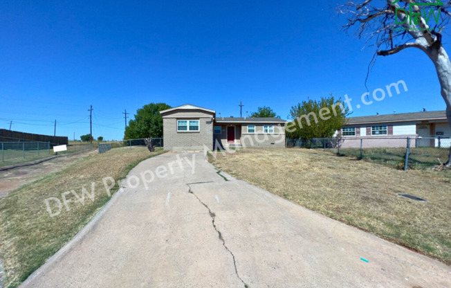 Charming 4-Bedroom Home with Large Fenced Yard in Lawton, Oklahoma