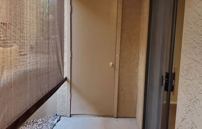 1 Bedroom Condo - Scottsdale - Updated - Ground level - In unit washer/dryer