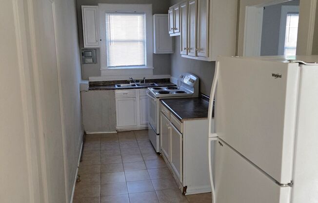 2 beds, 1 bath, $1,050, Unit 109