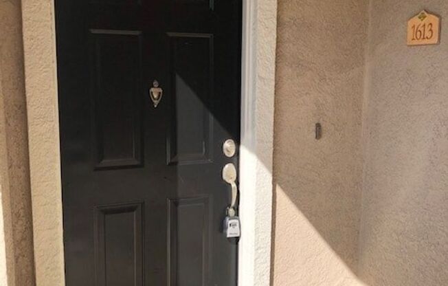 Beautiful 3 Bedroom 2 Bath Townhome and Garage in Altura Villas!