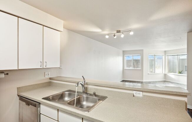 1 bed, 1 bath, 680 sqft, $1,950, Unit 305