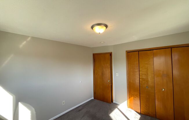 2 beds, 1 bath, $1,150, Unit Unit 06