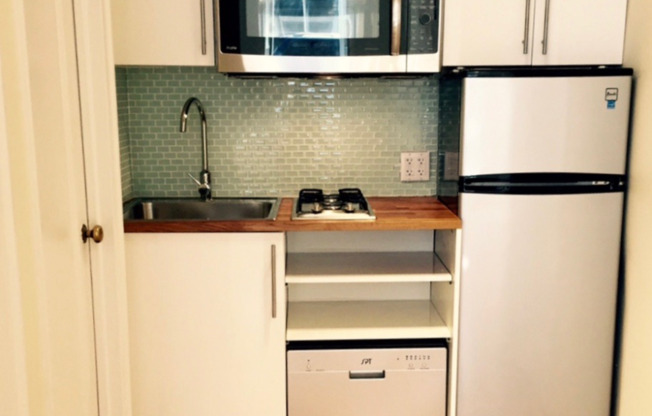 421 E 50 ST