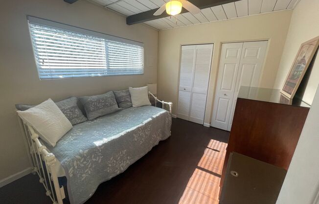 2 beds, 1 bath, $3,150