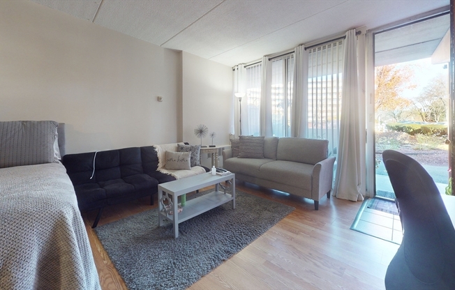 Studio, 1 bath, 450 sqft, $1,900, Unit T36