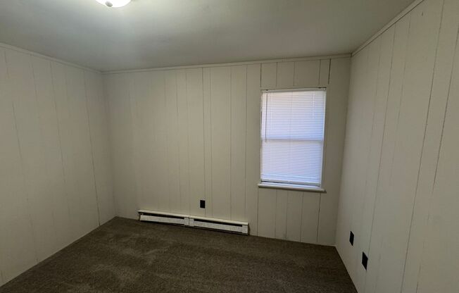 3 beds, 1 bath, $1,000