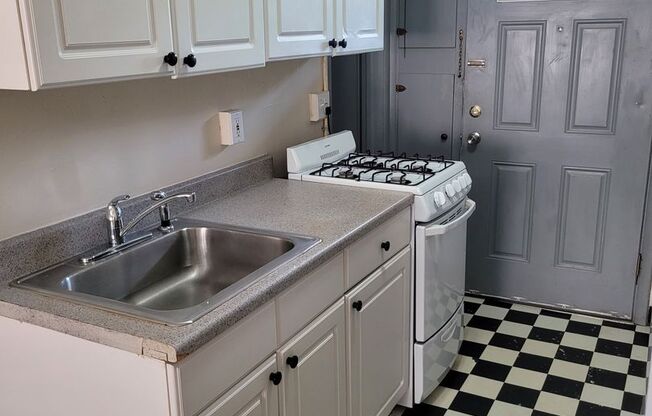 Studio, 1 bath, $795, Unit 107