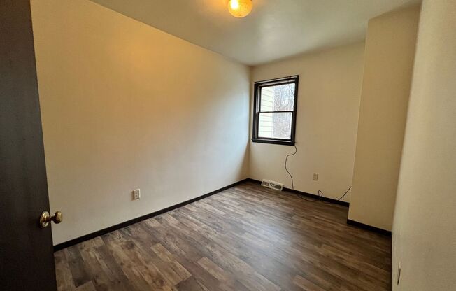 3 beds, 1 bath, 1,000 sqft, $1,000, Unit 531 1/2