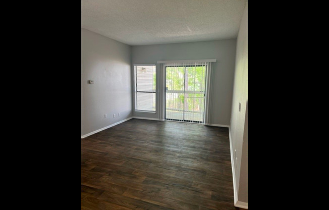 2 beds, 1 bath, 980 sqft, $1,230, Unit 1813