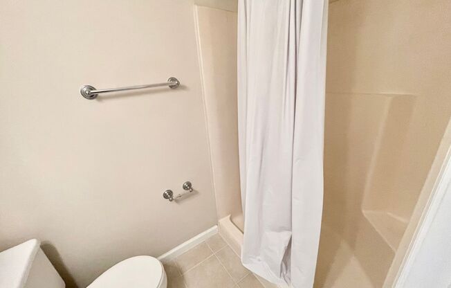 1 bed, 1 bath, 700 sqft, $650, Unit C
