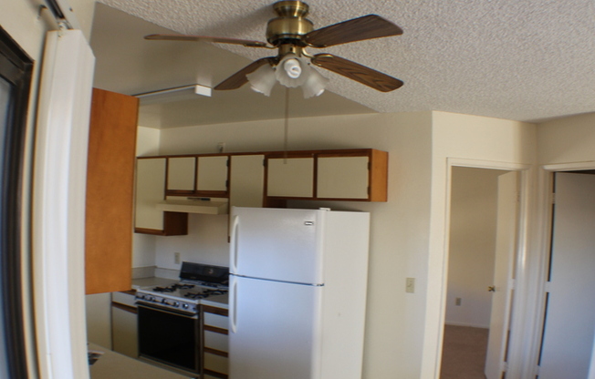 2 beds, 1 bath, 975 sqft, $950, Unit Unit 4