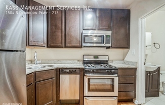 1504 N DEARBORN PKWY