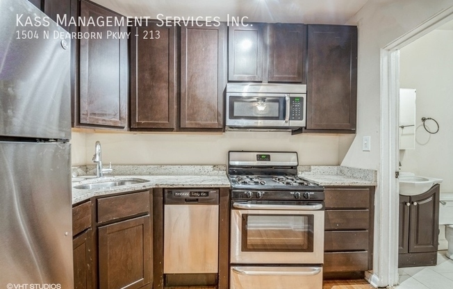 1504 N DEARBORN PKWY