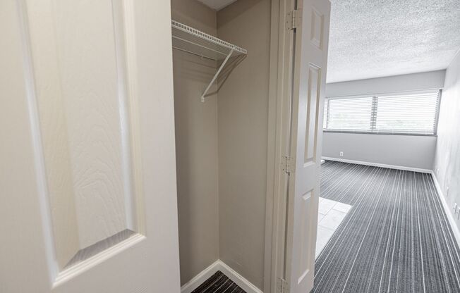 2 beds, 3 baths, 950 sqft, $1,399, Unit 217
