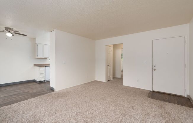 1 bed, 1 bath, 674 sqft, $1,350, Unit 858